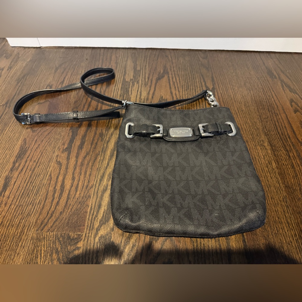 Michael Kors signature cross body black